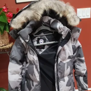 Canada Goose Expedition Down Jacket for extreme cold