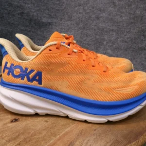 HOKA ONE ONE Clifton 9 running shoes in
